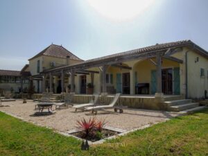 Belle maison de campagne, 4 chambres, dependences, 27ha terrain d’un seul tenant