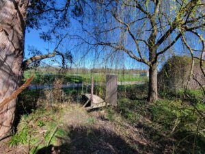 Grand local commercial dans village dynamique