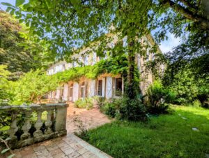 Belle propriété de charme de 525 m² sur un magnifique parc de 8,5 hectares.