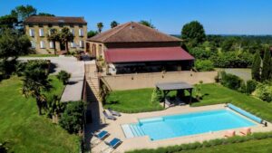 Belle maison de maitre de 512 m² et ses dépendances sur les coteaux gersois