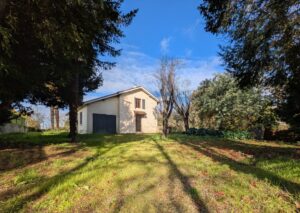 Maison de village à rafraîchir avec jardin proche Riscle