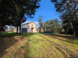 Maison de village à rafraîchir avec jardin proche Riscle
