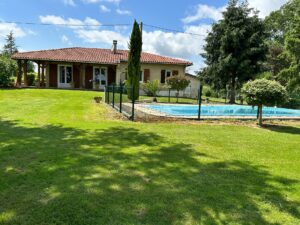Charmante maison plain-pied avec piscine au cœur de la campagne