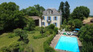 Maison de Maître avec piscine et vue Pyrénées