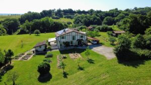 Superbe maison de campagne rénovée avec vue sur les Pyrénées