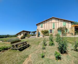 Superbe maison de campagne rénovée avec vue sur les Pyrénées