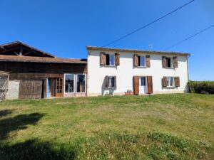 Maison de campagne avec dépendances