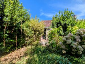 Grange à rénover en centre de village