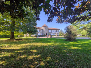 Domaine avec piscine vue Pyrénées