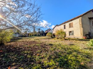 Maison de village avec jardin à rénover