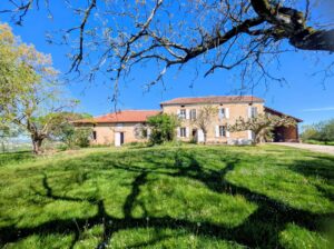 Belle bâtisse gasconne sur les côteaux marciacais
