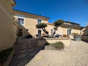 Immeuble rentable en centre de village