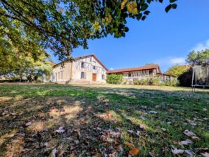 Belle maison gasconne avec dépendances et parc